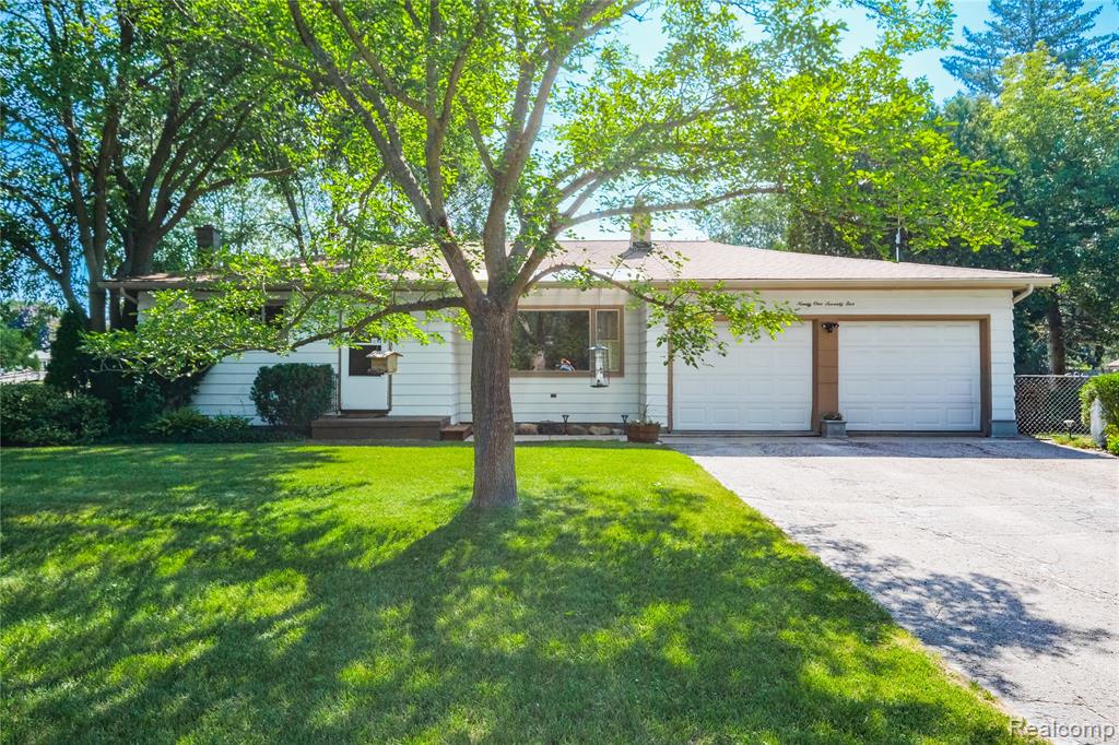 9175 Bernice Drive, Pinckney, MI 48169 — Photo 3