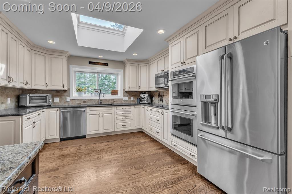 4869 Motorway Drive, Waterford, MI 48328 — Photo 8