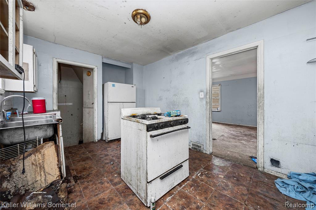 5955 GUILFORD Street, Detroit, MI 48224 — Photo 7