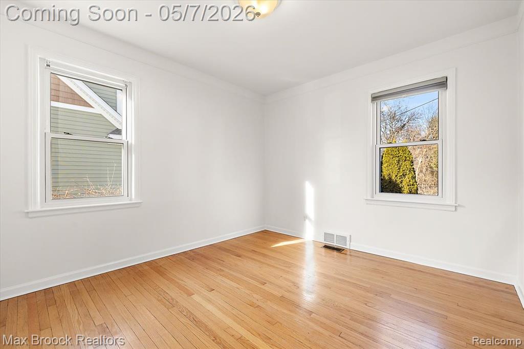 912 Woodsboro Drive, Royal Oak, MI 48067 — Photo 12