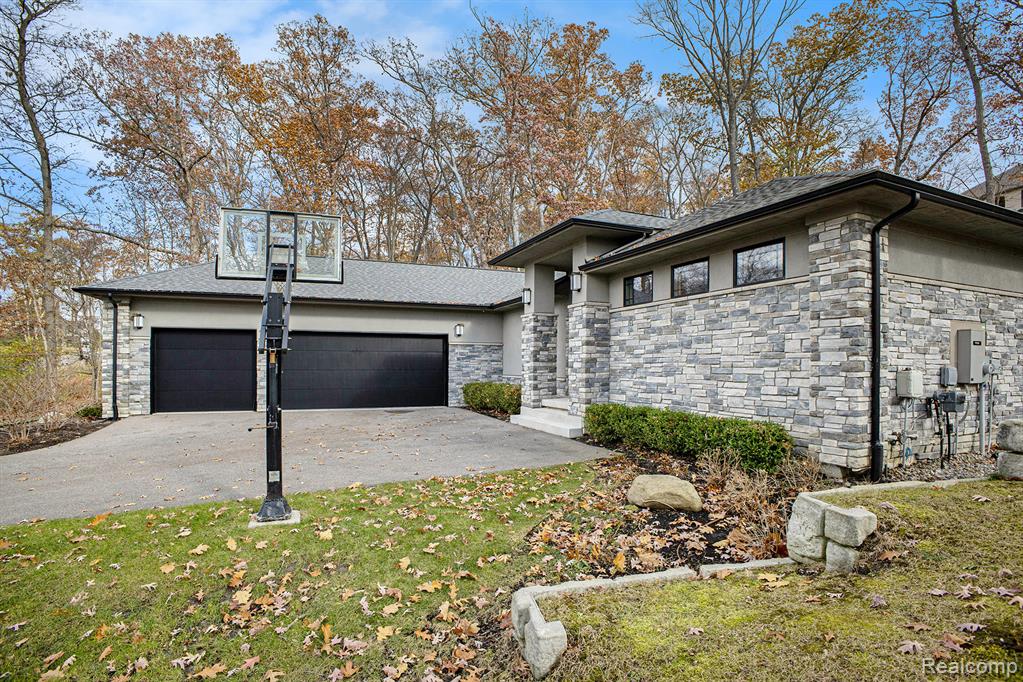 5888 Wyndam Lane, Brighton, MI 48116 — Photo 43