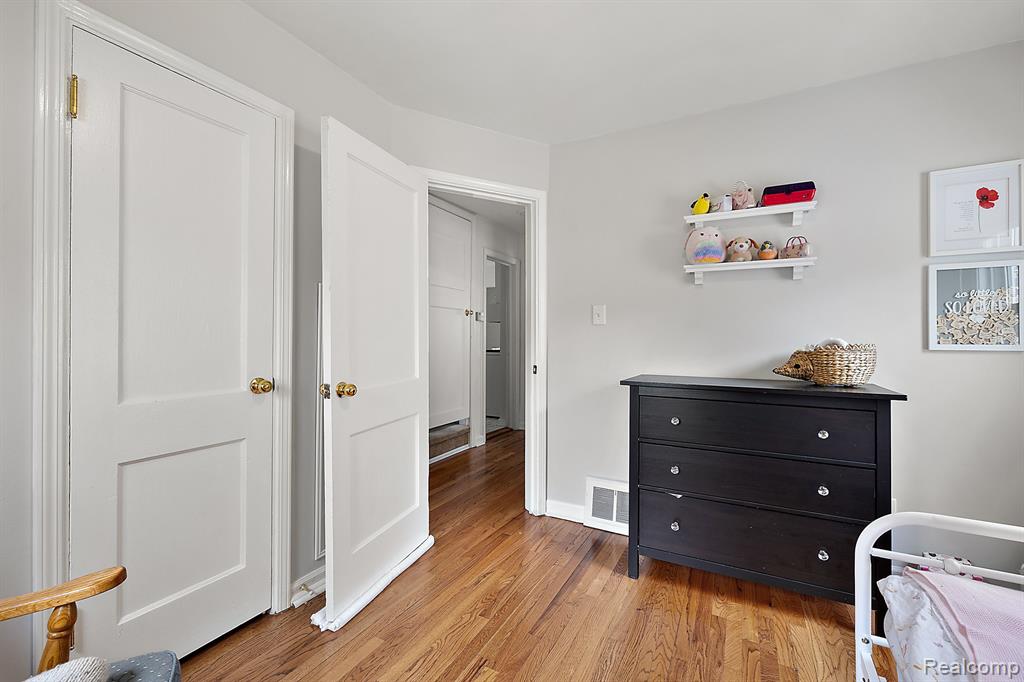 904 N DORCHESTER Avenue, Royal Oak, MI 48067 — Photo 19