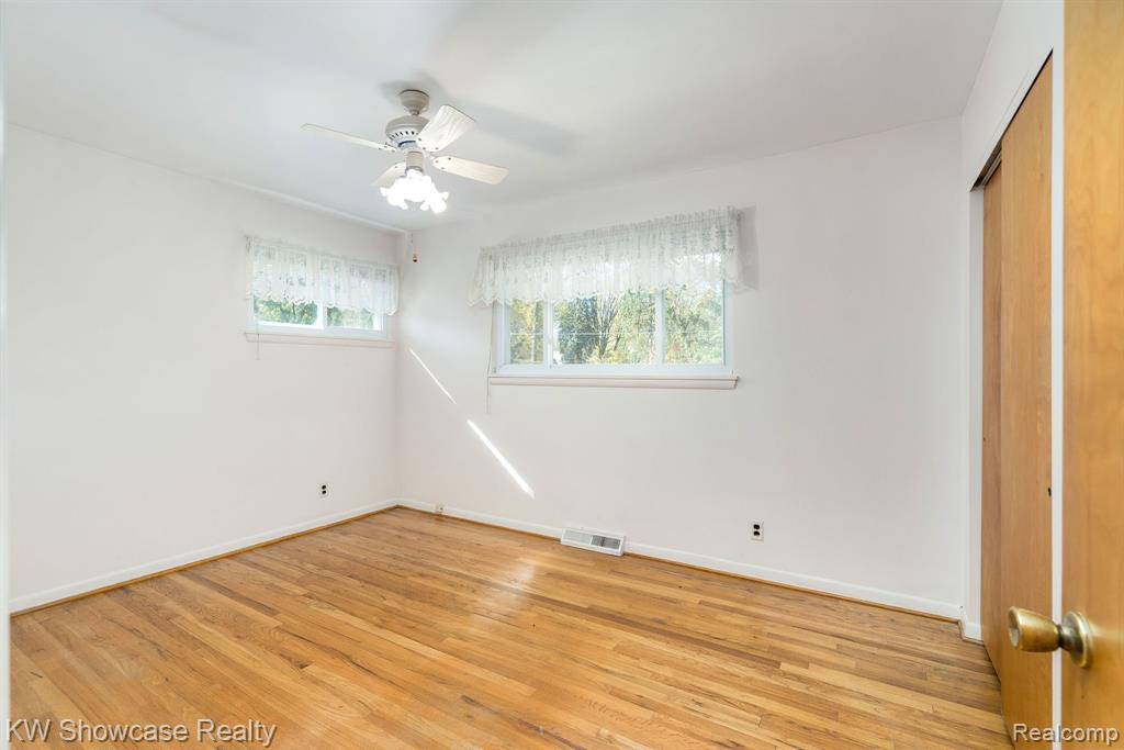 5274 Cooley Lake Road, Waterford, MI 48327 — Photo 47