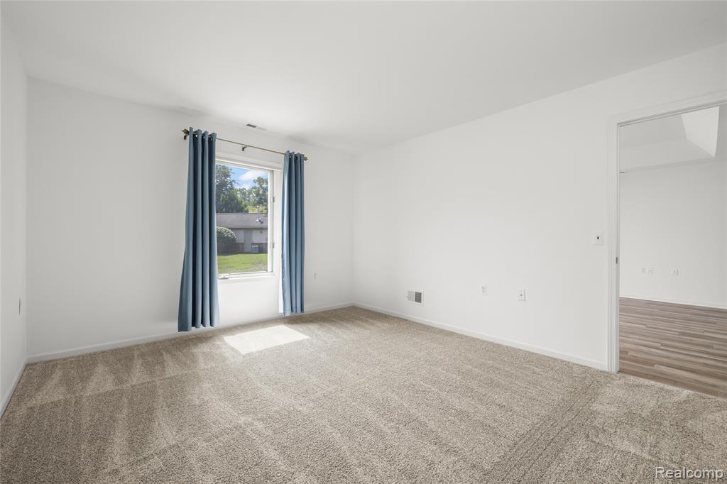 21366 Mulberry Court, Farmington Hills, MI 48336 — Photo 12
