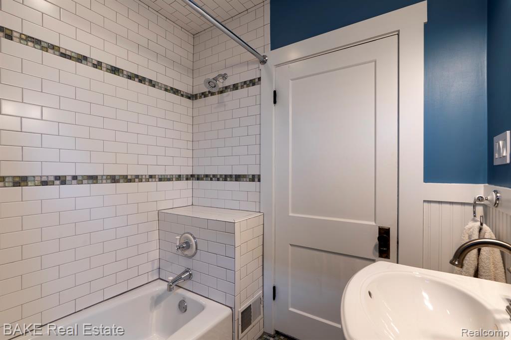 824 Forest Avenue, Plymouth, MI 48170 — Photo 36