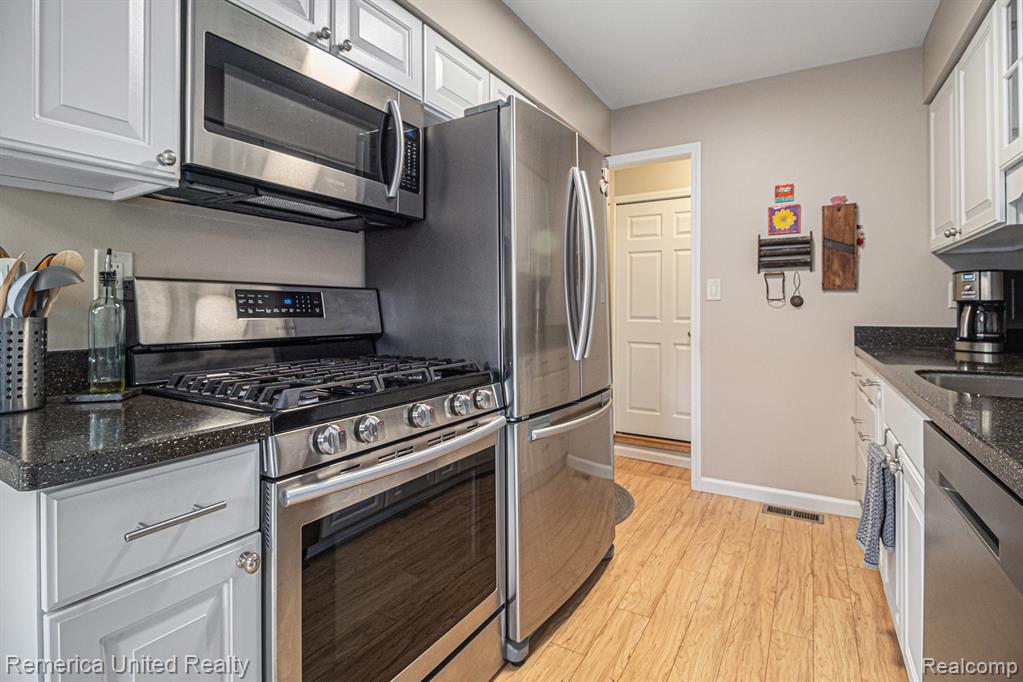 2802 Bombridge Court, Ann Arbor, MI 48104 — Photo 8