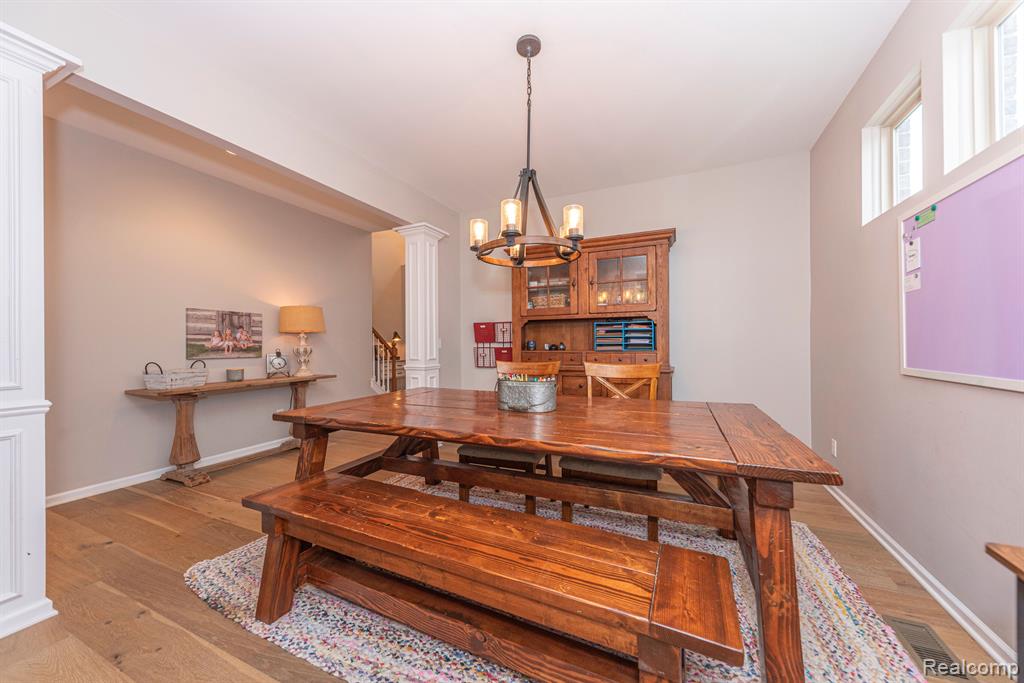 806 LAKE WOODS Drive, Canton, MI 48188 — Photo 13