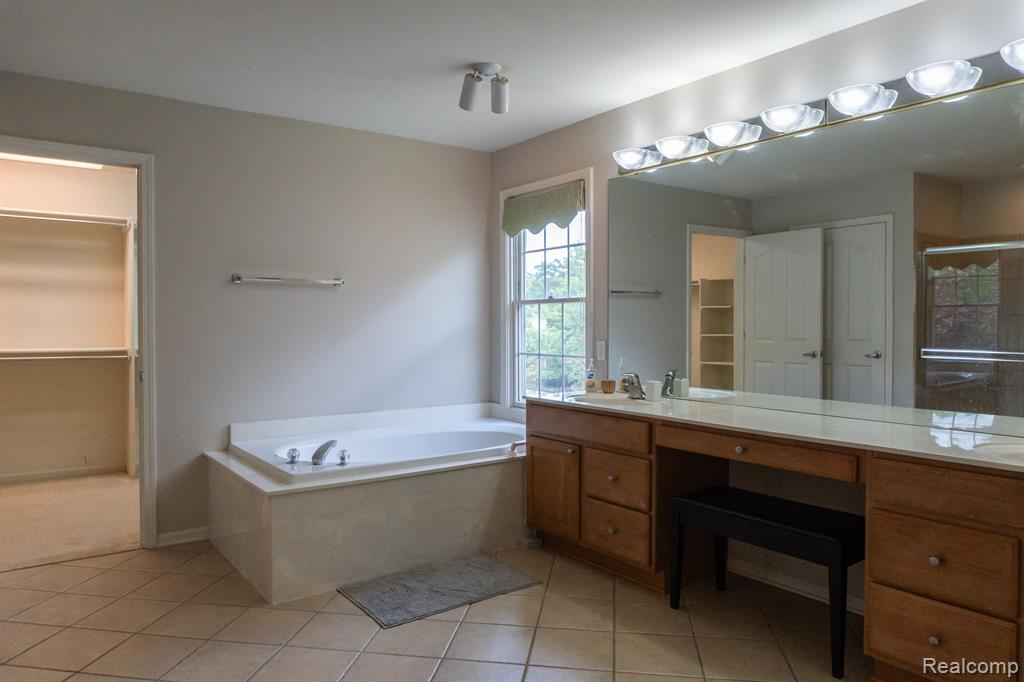 49028 FOUNDERS, Canton, MI 48187 — Photo 11