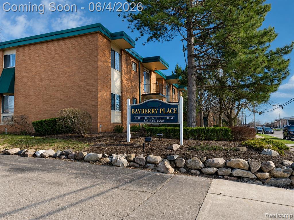 1880 Axtell Drive, 2, Troy, MI 48084
