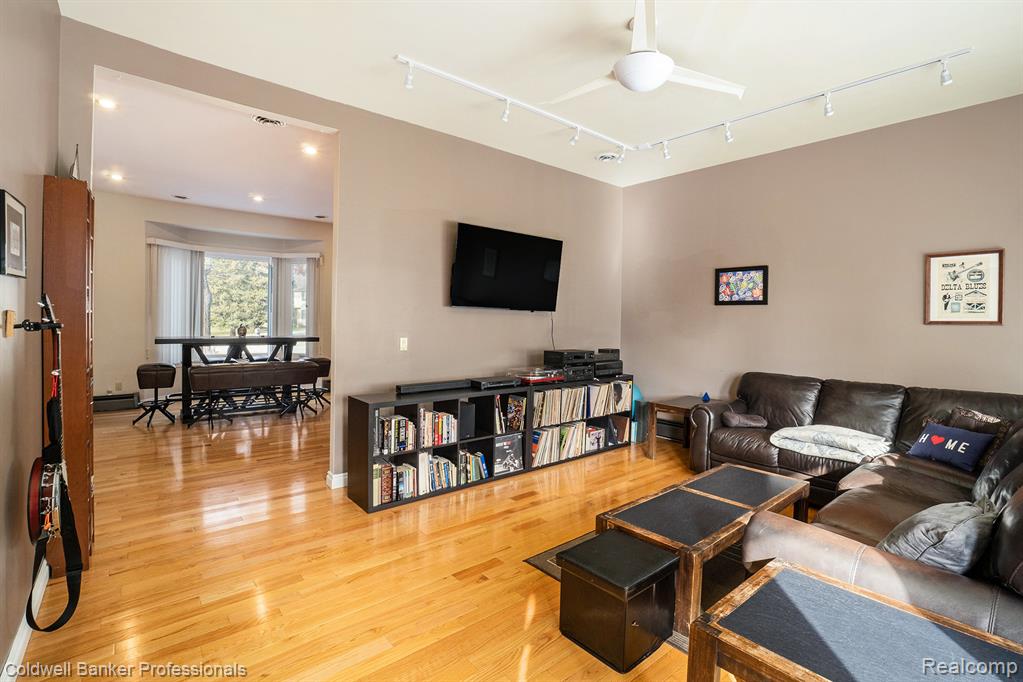 3972 Chevron Drive, Highland, MI 48356 — Photo 9