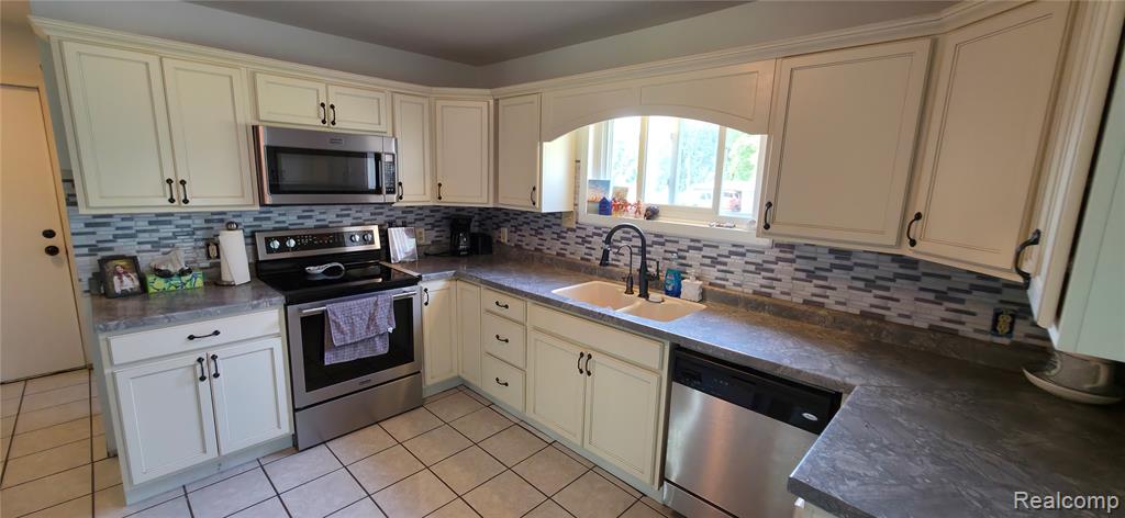 1295 Byrnes Drive, Clio, MI 48420 — Photo 5