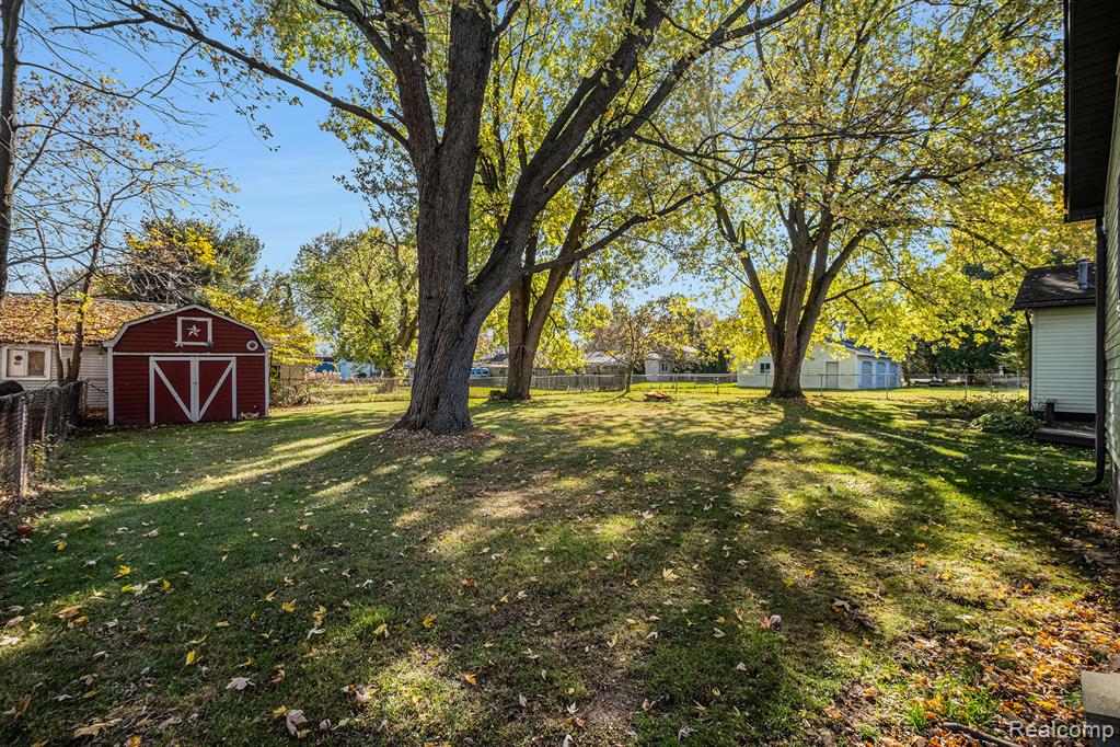 5474 Country Lane, Flint, MI 48506 — Photo 21