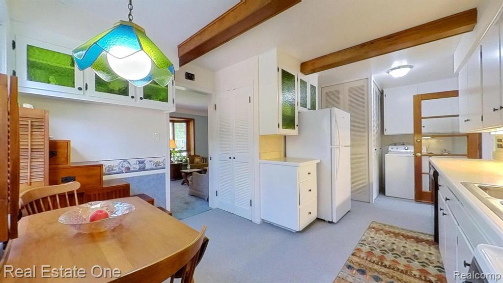 1938 Beverly Street, Sylvan Lake, MI 48320 — Photo 18