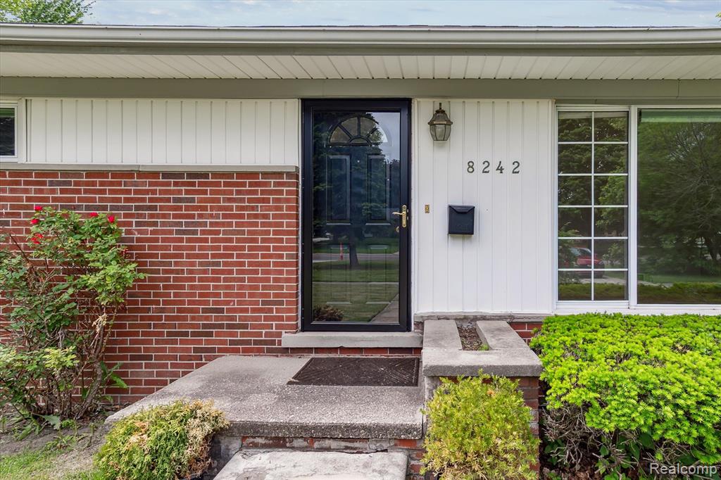 8242 MONROE Boulevard, Taylor, MI 48180 — Photo 2