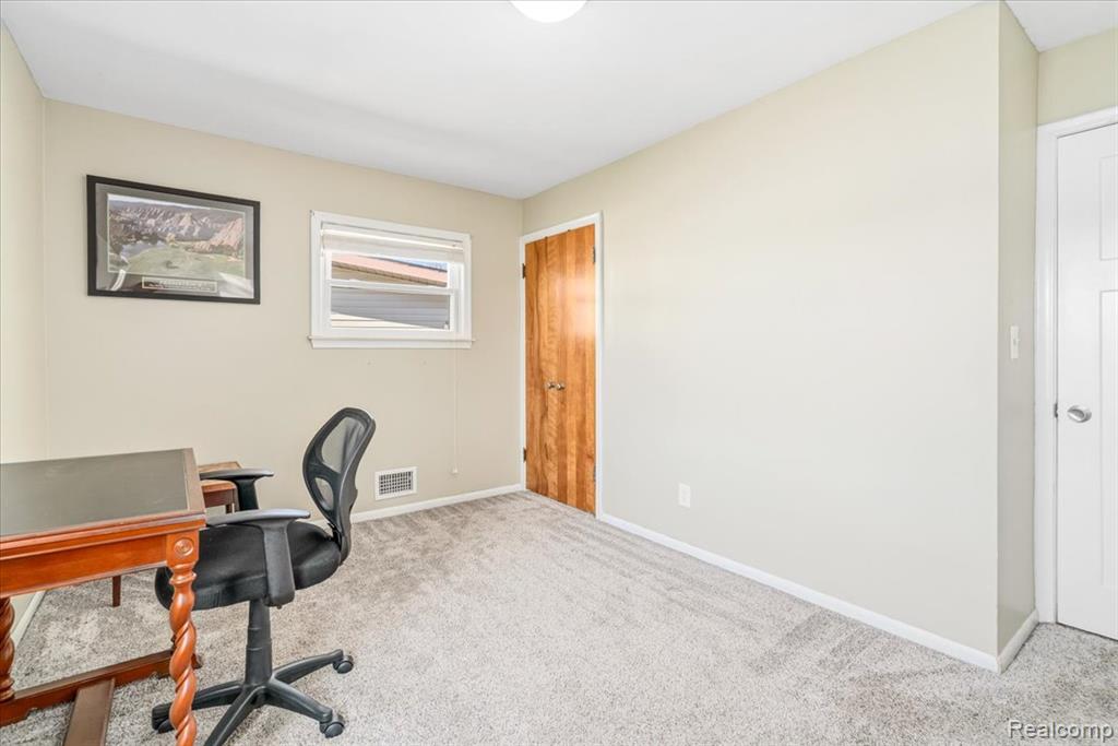 47969 Merle Court, Belleville, MI 48111 — Photo 23