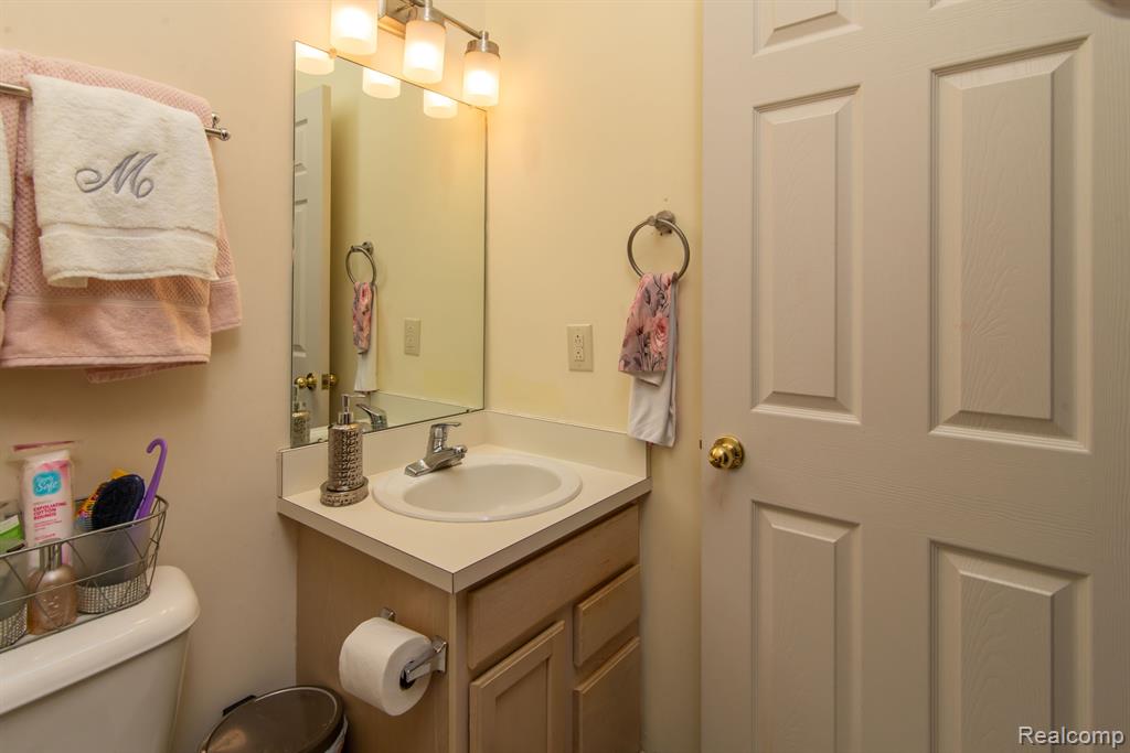 348 VICTORIAN Lane, Belleville, MI 48111 — Photo 13