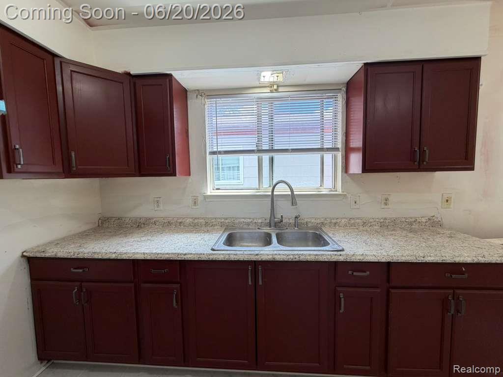 8307 S Essex Avenue, Warren, MI 48089 — Photo 5