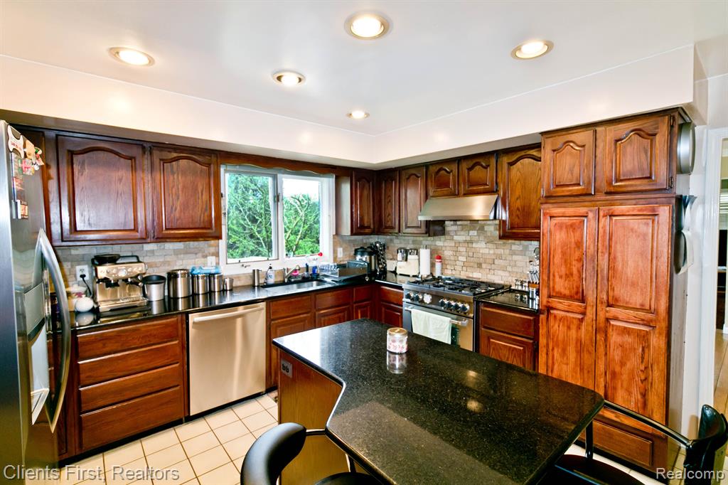 1030 FAIRMOUNT Drive, Ann Arbor, MI 48105 — Photo 10
