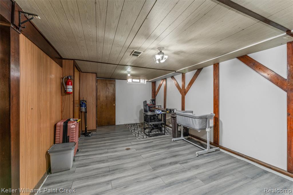 8273 Independence Drive, Sterling Heights, MI 48313 — Photo 24