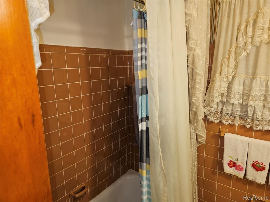 20201 Cherokee Street, Detroit, MI 48219 — Photo 9
