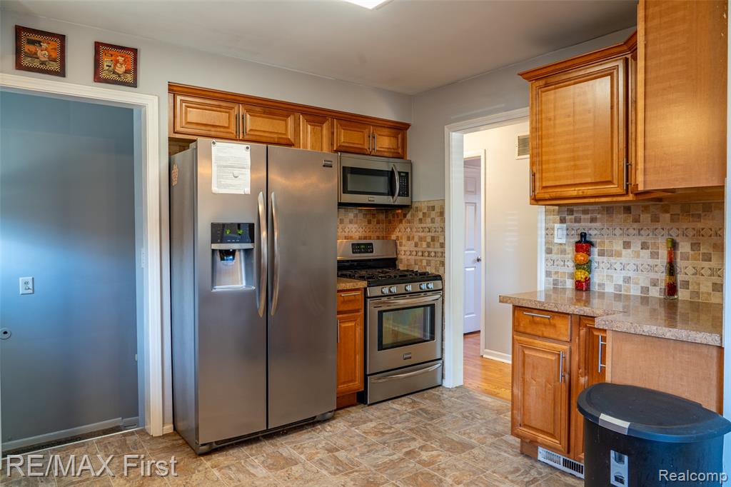7257 State Park, Center Line, MI 48015 — Photo 18