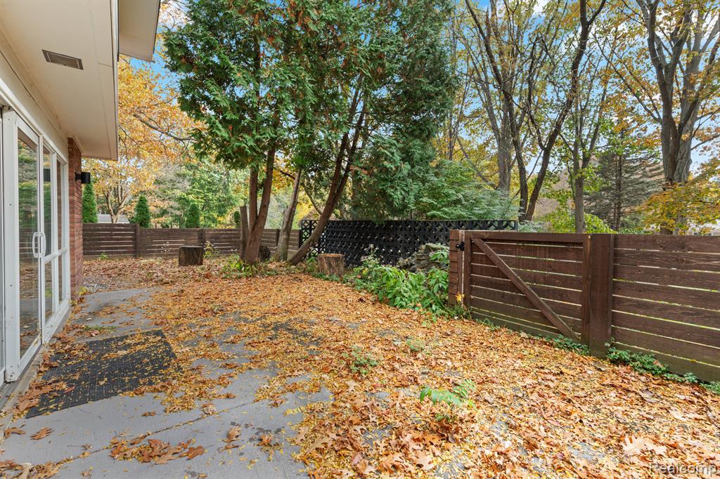 4966 Whispering Pine Lane, Bloomfield Hills, MI 48302 — Photo 40