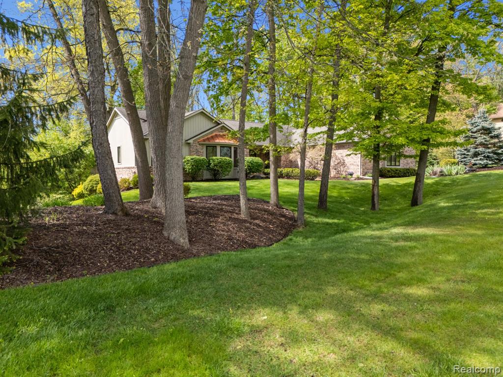 2484 PINE HOLLOW Trail, Brighton, MI 48114 — Photo 4