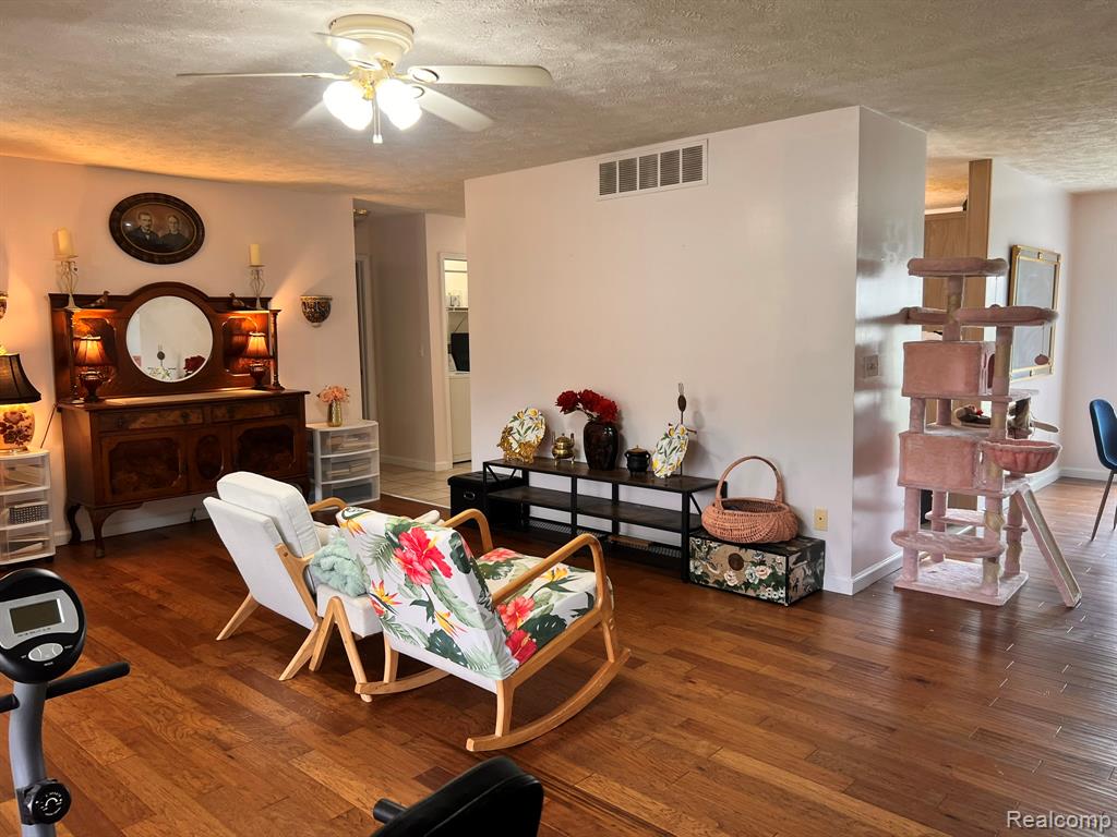 320 Roller Way, Mayville Vlg, MI 48744 — Photo 5