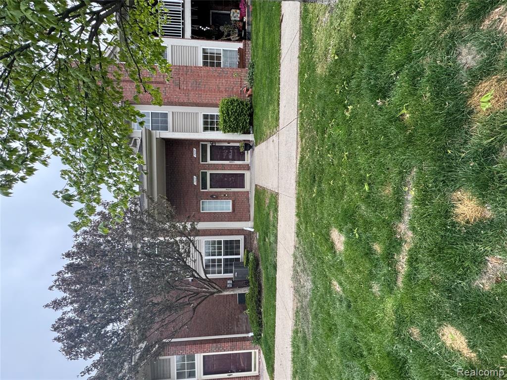 15228 Yale Drive, 257, Clinton Twp, MI 48038 — Photo 2