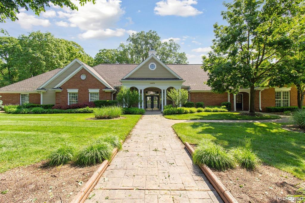 4174 BERKSHIRE Drive, Sterling Heights, MI 48314 — Photo 43