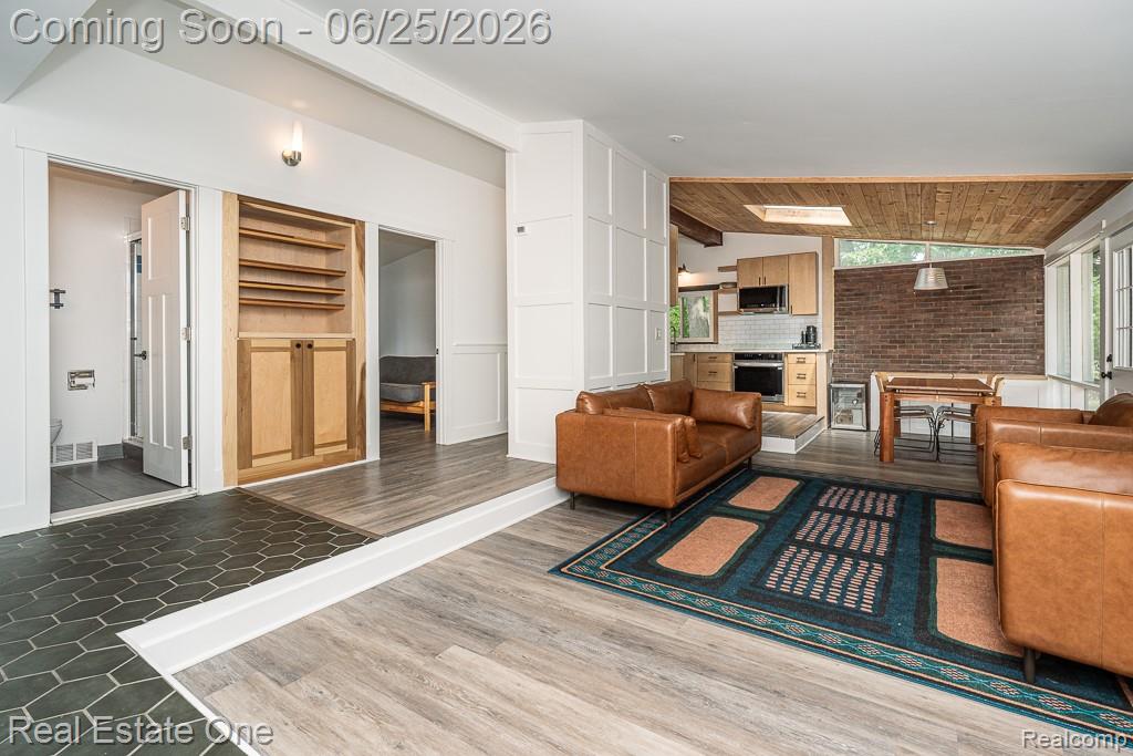 23540 Majestic, Oak Park, MI 48237 — Photo 4