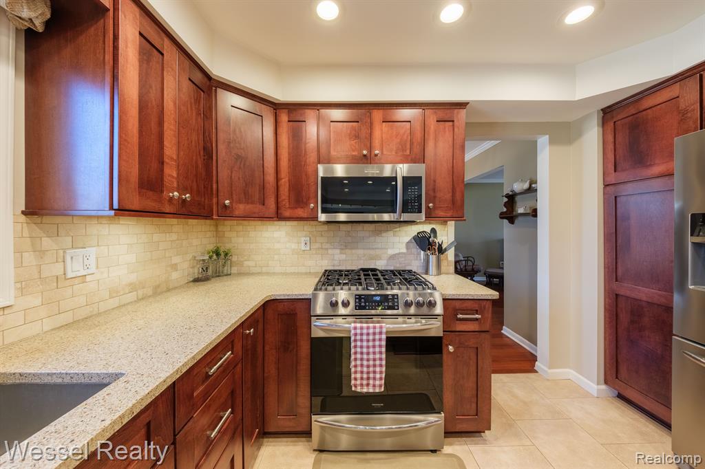 47829 BEN FRANKLIN Drive, Shelby Twp, MI 48315 — Photo 6