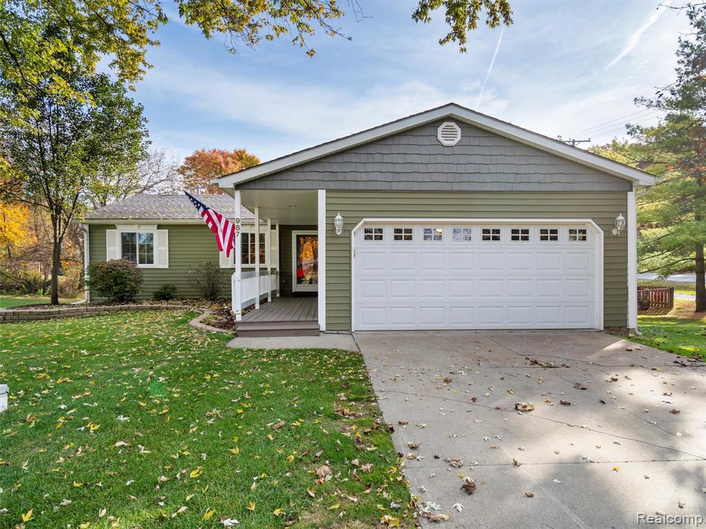 987 FAIRLEDGE Street, Lake Orion, MI 48362 — front exterior