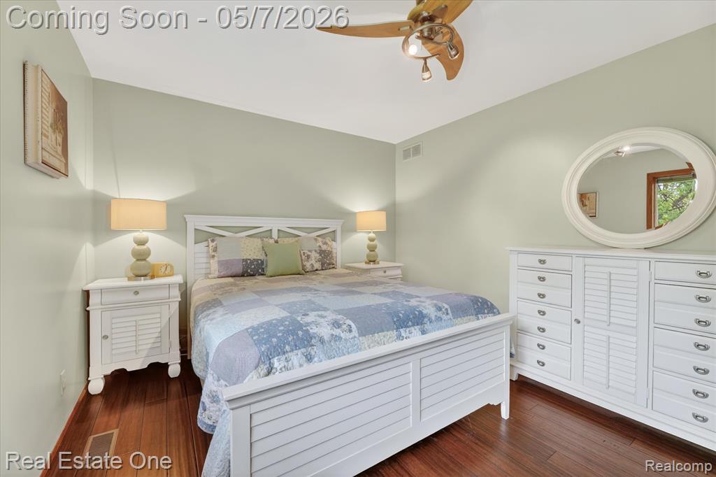 38967 Holsworth Court, Farmington, MI 48331 — Photo 36