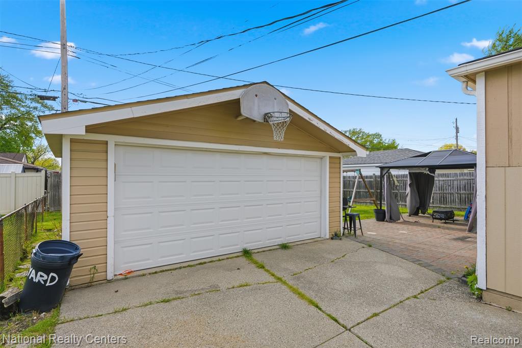 16021 Dugan Street, Roseville, MI 48066 — Photo 25