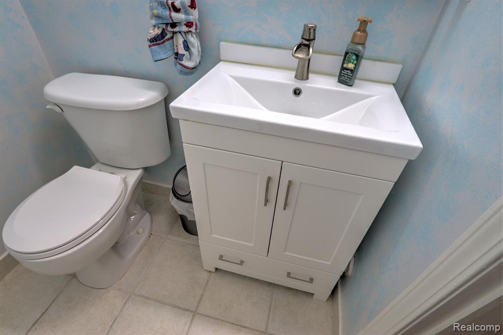 23074 FAIRLANE Boulevard, 6, Woodhaven, MI 48183 — Photo 23