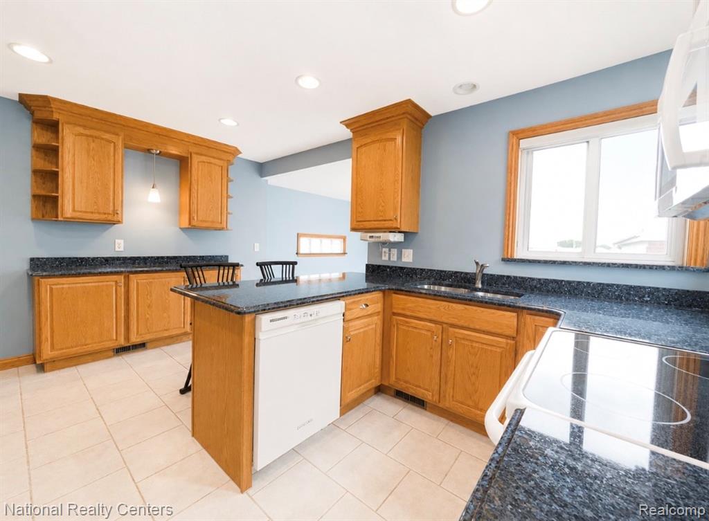 7285 Helen, Center Line, MI 48015 — Photo 10