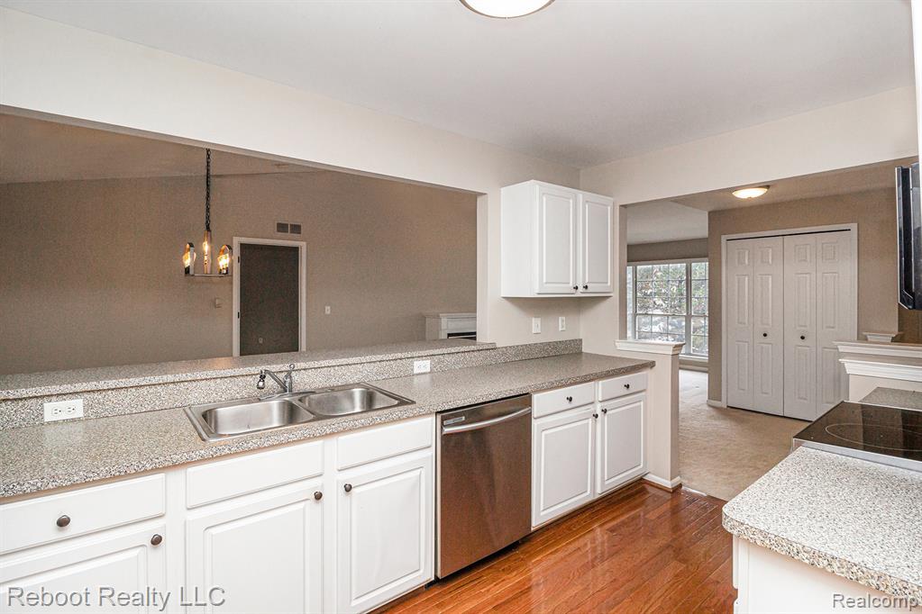 45760 Warwick Drive, Macomb, MI 48044 — Photo 3