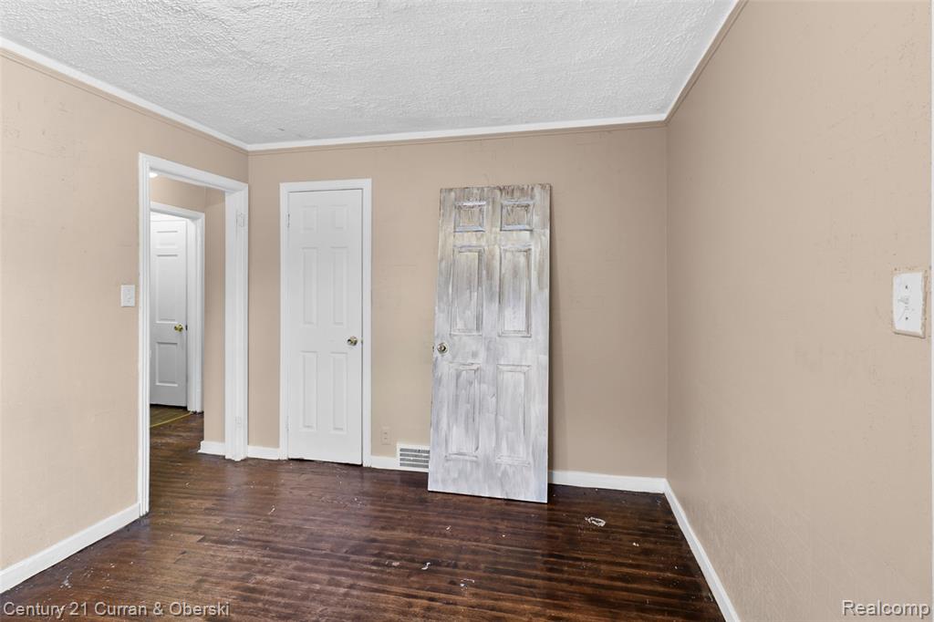 9300 Cheyenne Street, Detroit, MI 48228 — Photo 11