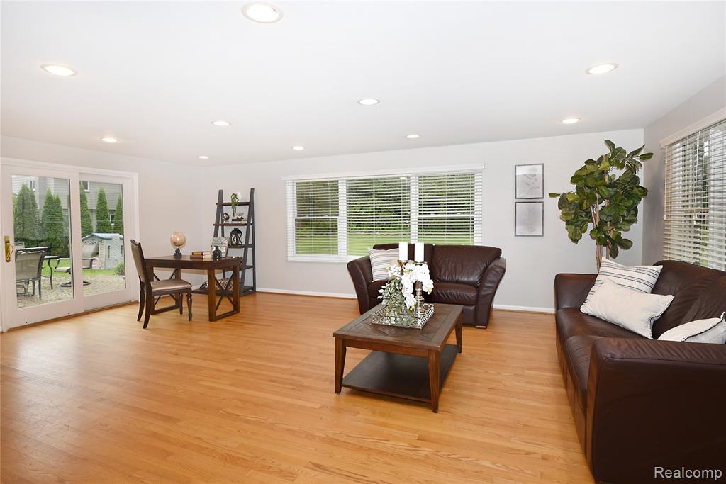 6835 Limerick Lane, Troy, MI 48098 — Photo 17