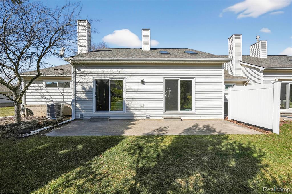 61019 Evergreen Court, South Lyon, MI 48178 — Photo 45