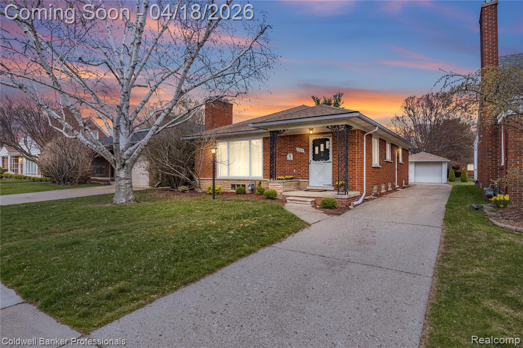 1544 Dorthen Avenue, Grosse Pointe Woods, MI 48236 — front exterior