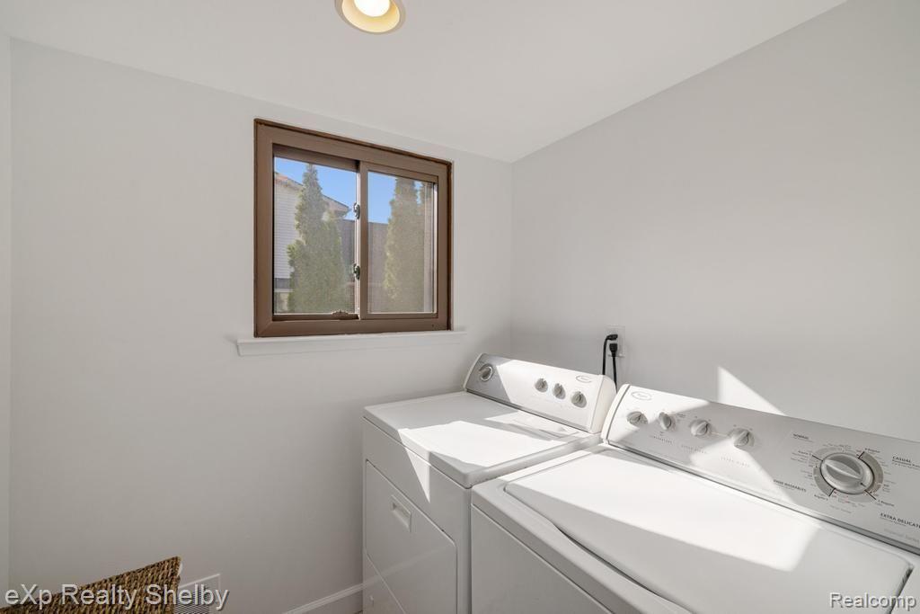 691 BARCLAY Drive, Troy, MI 48085 — Photo 23