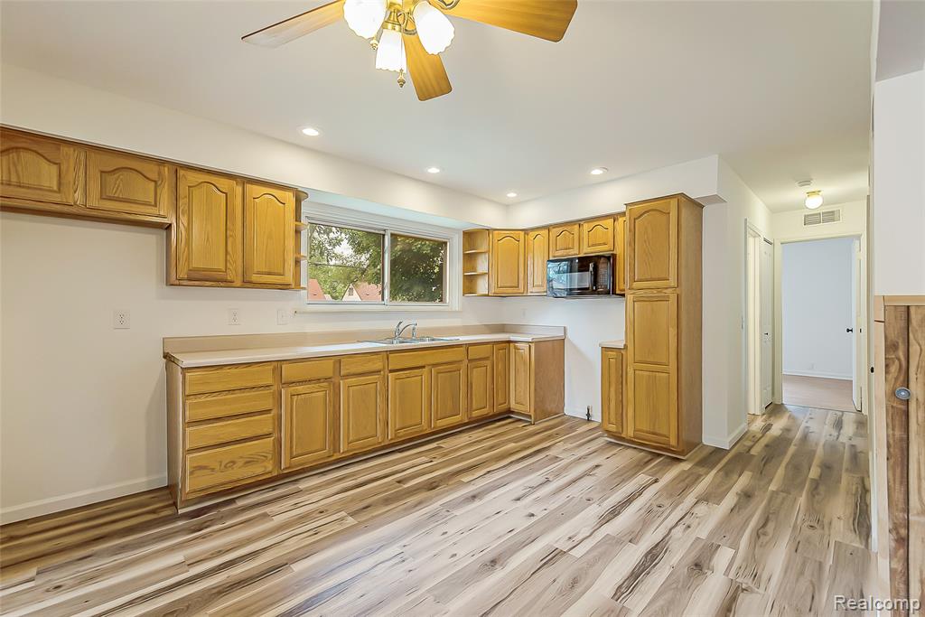 658 Kansas Avenue, Ypsilanti, MI 48198 — Photo 23