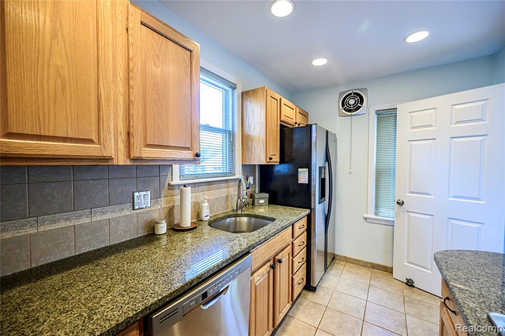 3566 Buckingham Avenue, Berkley, MI 48072 — Photo 3