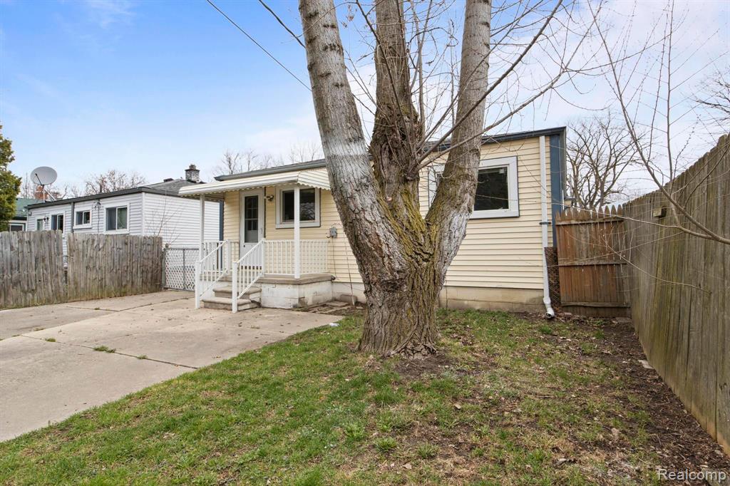 4452 EDGEWOOD Street, Dearborn Heights, MI 48125 — Photo 20