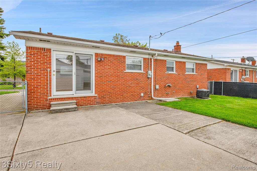 30572 S Gibraltar Road, Rockwood, MI — Photo 21