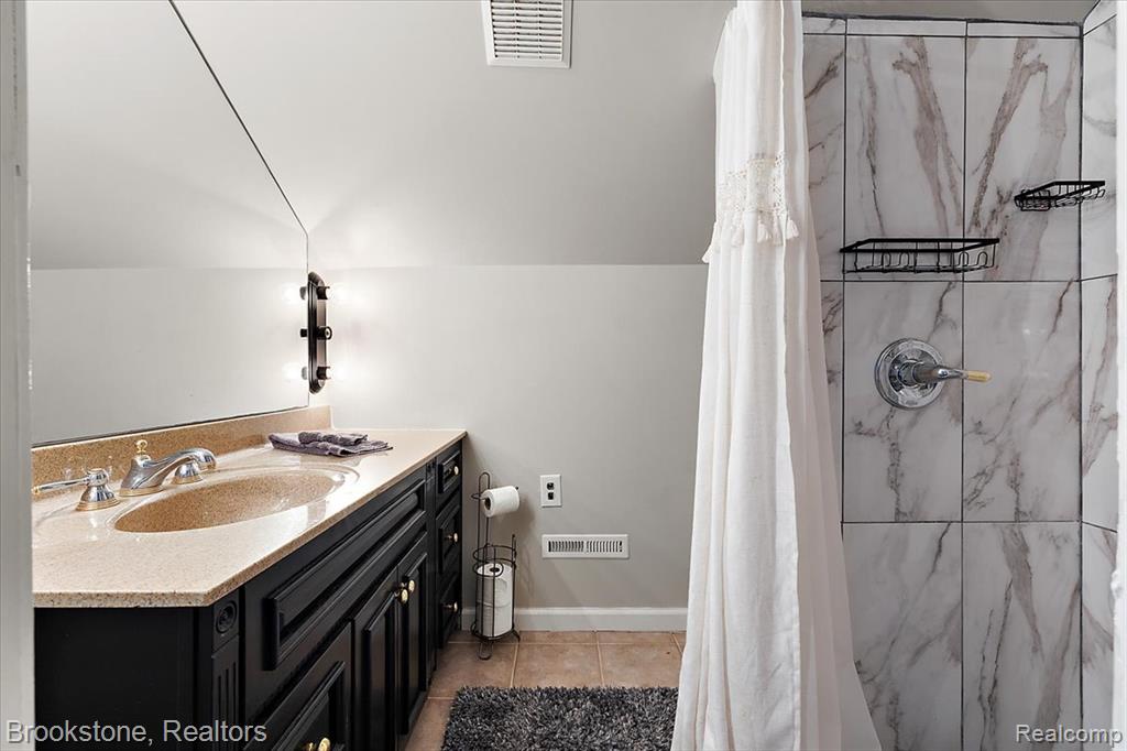 2281 Dexter Road, Auburn Hills, MI 48326 — Photo 22