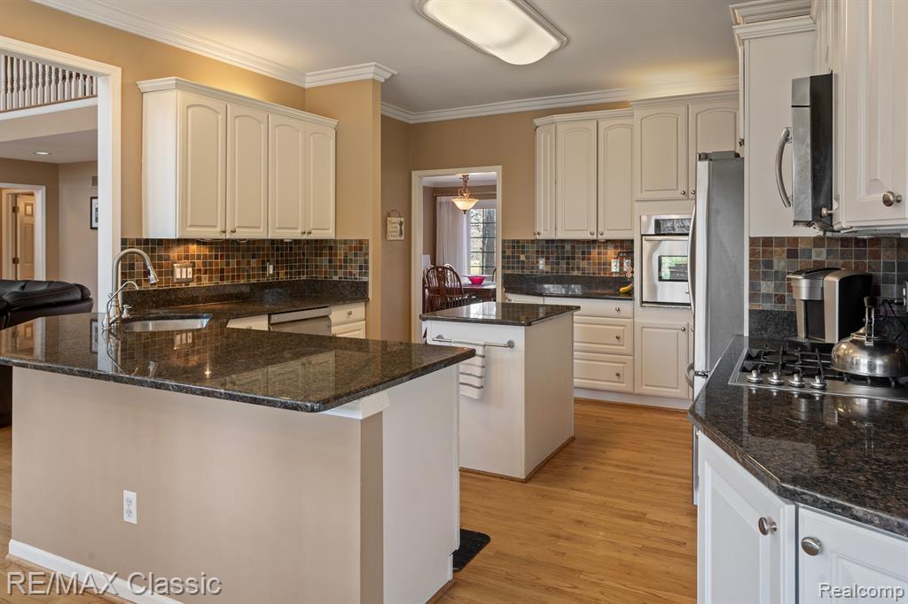 6904 GRANGER Drive, Troy, MI 48098 — Photo 21