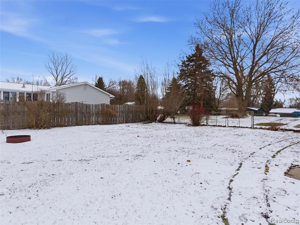 9368 Debby Jo Drive, Clawson, MI — Photo 45